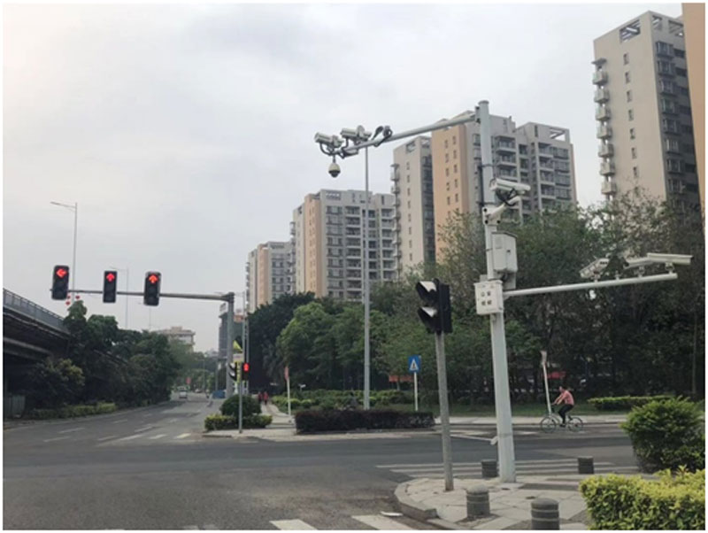 现有交通路口灯杆设置实景